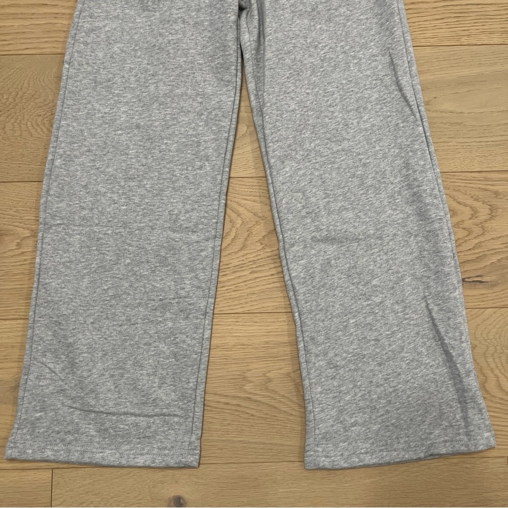 ALO Yoga Unisex Gray Zip-Up Hoodie and Jogger Set - Picture 13 of 16